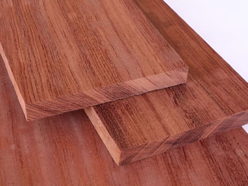 Vách tivi phòng khách gỗ tự nhiên