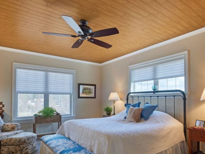 Mẫu trần nhựa phòng ngủ đơn giản