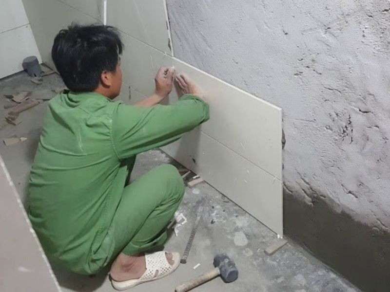 Nên ốp chân tường cao hay thấp