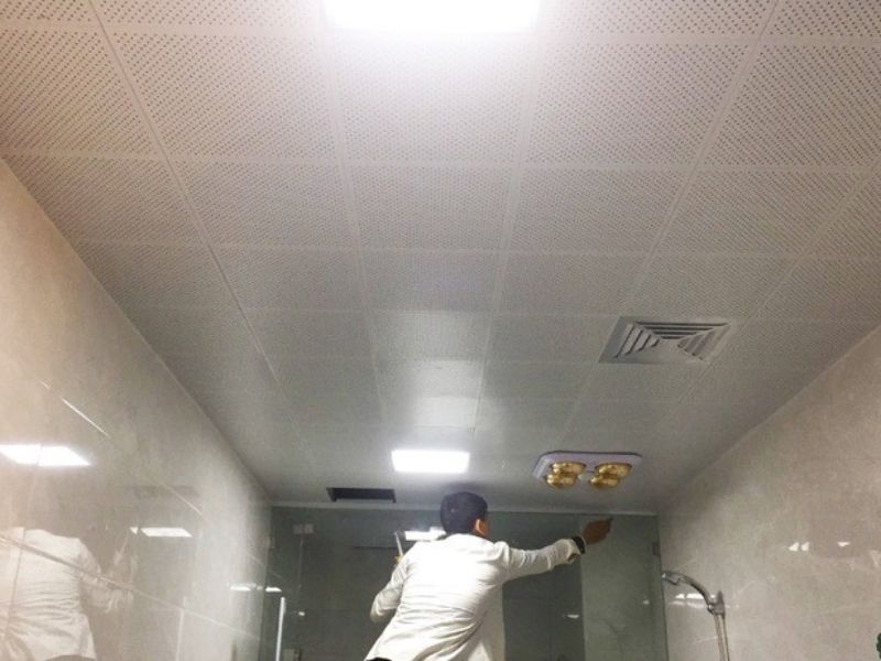 Trần nhà vệ sinh nên làm bằng gì