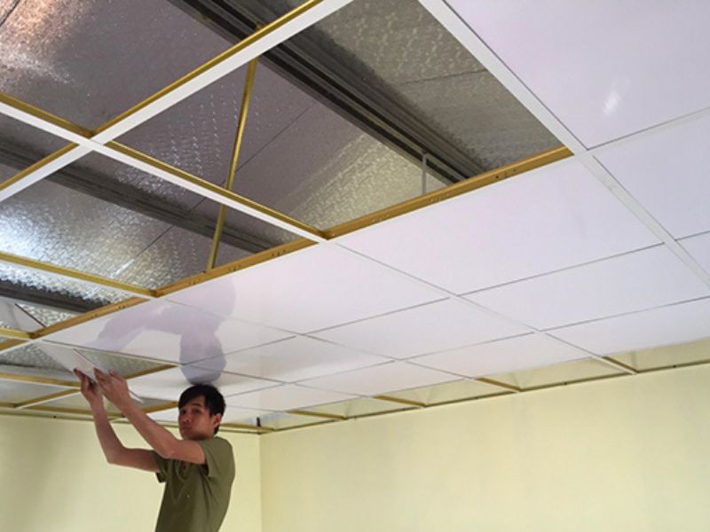 Trần nhà vệ sinh nên làm bằng gì