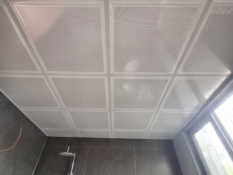 Trần nhà vệ sinh nên làm bằng gì