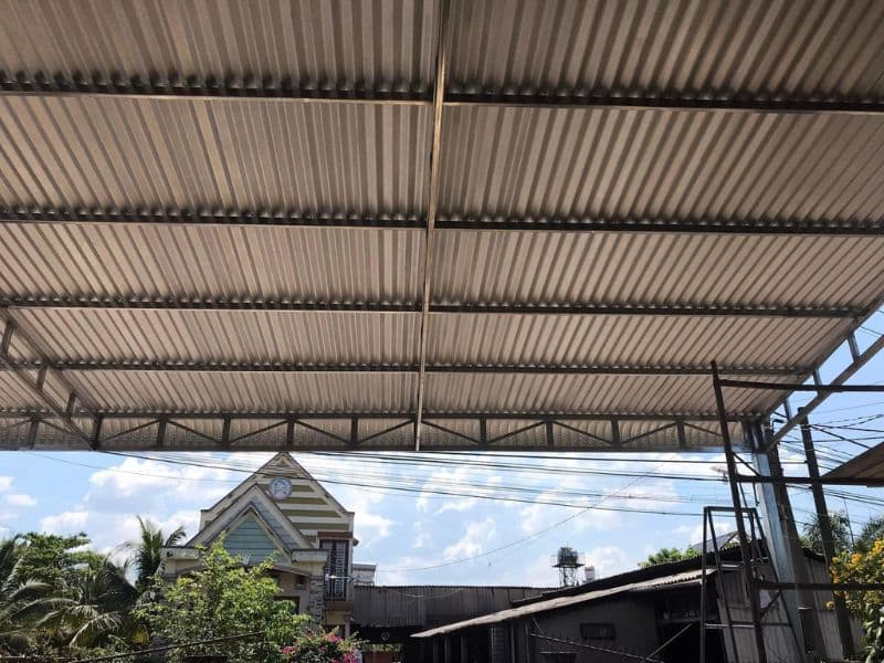 thiết kế mái che sân trước nhà ống