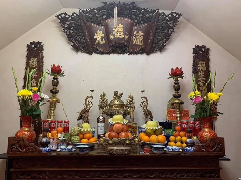 Cách hóa giải bàn thờ đối diện cửa sổ