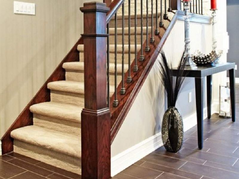 Cầu thang nên xây bên trái hay bên phải nhà