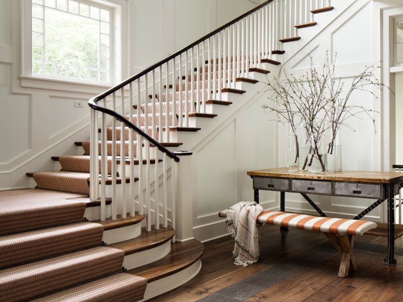 Cầu thang nên xây bên trái hay bên phải nhà