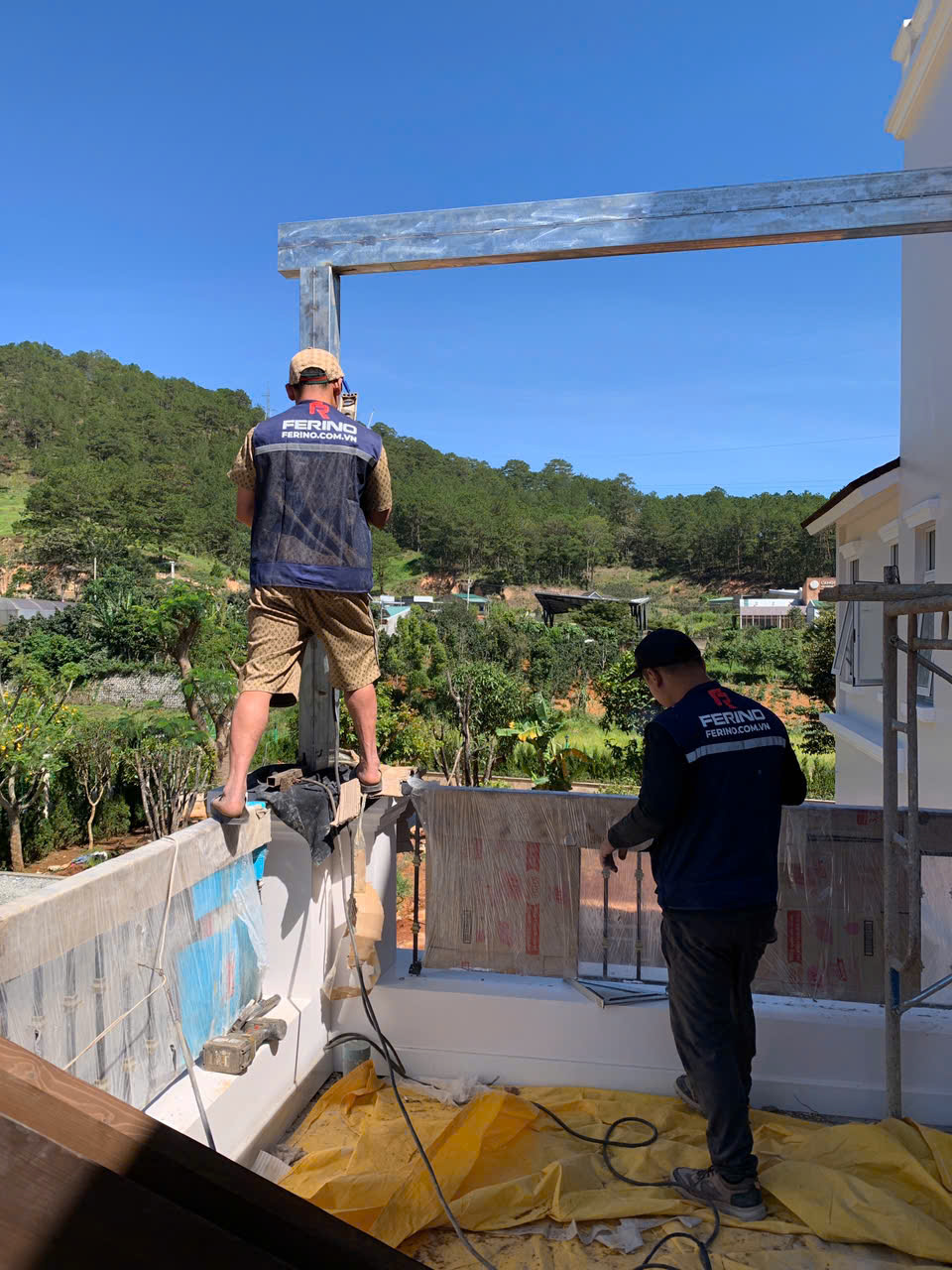 Trụ gỗ kích thước lớn 200x200mm Trụ gỗ kích thước lớn 200x200mm