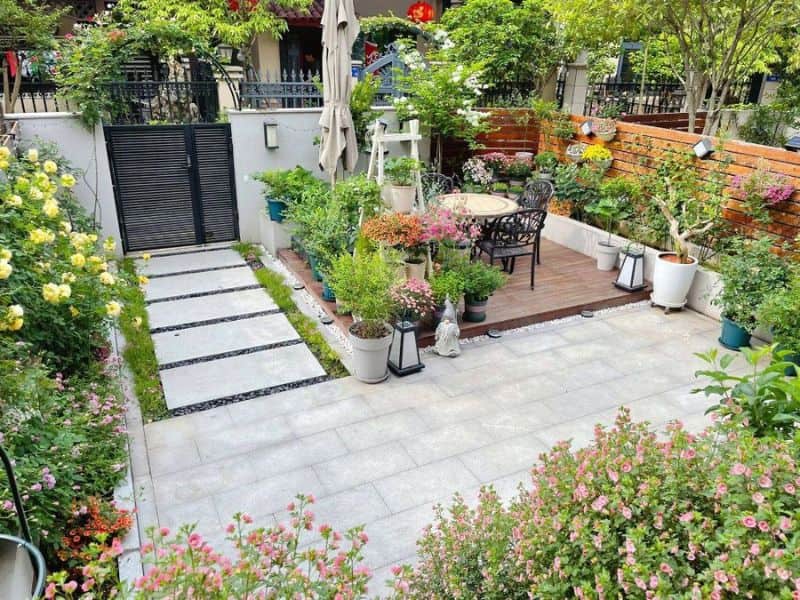 vườn nhỏ trước nhà