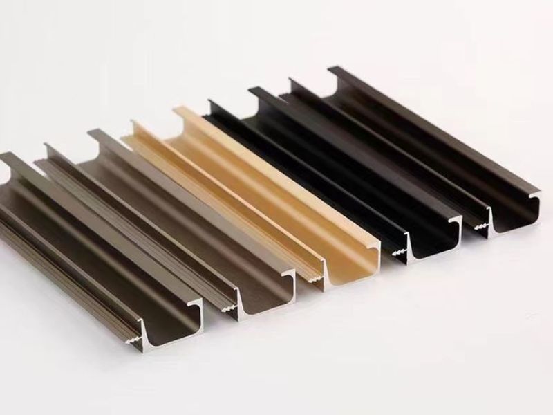 Cách cắt phào trần nhựa nano