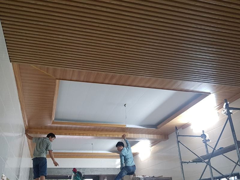 thi công trần nhựa giả gỗ tại Thanh Hóa
