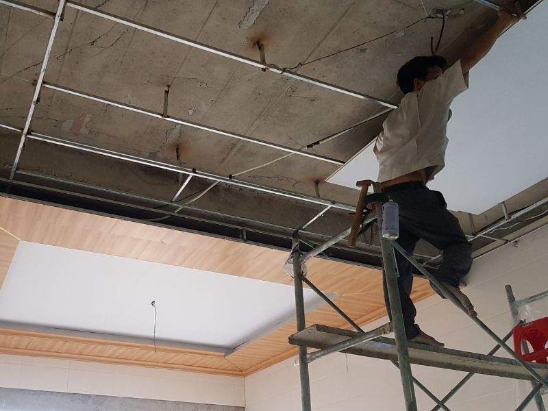 tiêu chuẩn thi công và nghiệm thu trần nhựa
