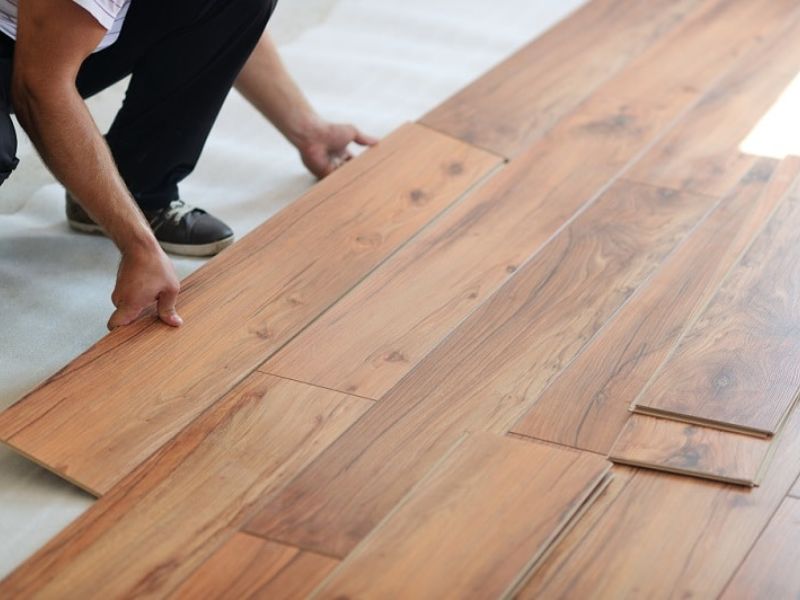 Có nên dùng sàn nhựa hèm khóa