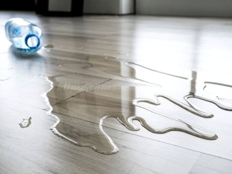 Sàn nhựa giả gỗ có bị nồm không