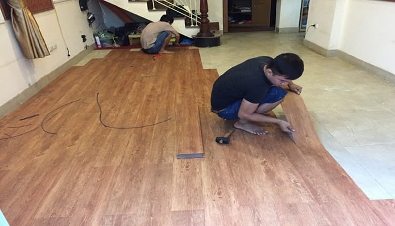 Sàn nhựa giả gỗ có bị nồm không