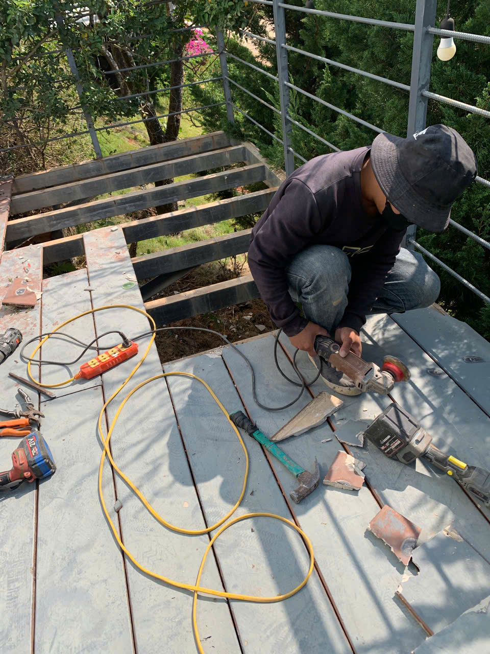 Ferino tiến hành tháo dỡ vệ sinh hiện tràng trước khi thi công