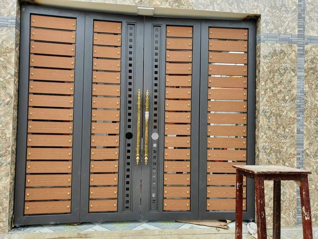 Mẫu cổng gỗ nhựa nhiều cánh cho biệt thự hiện đại