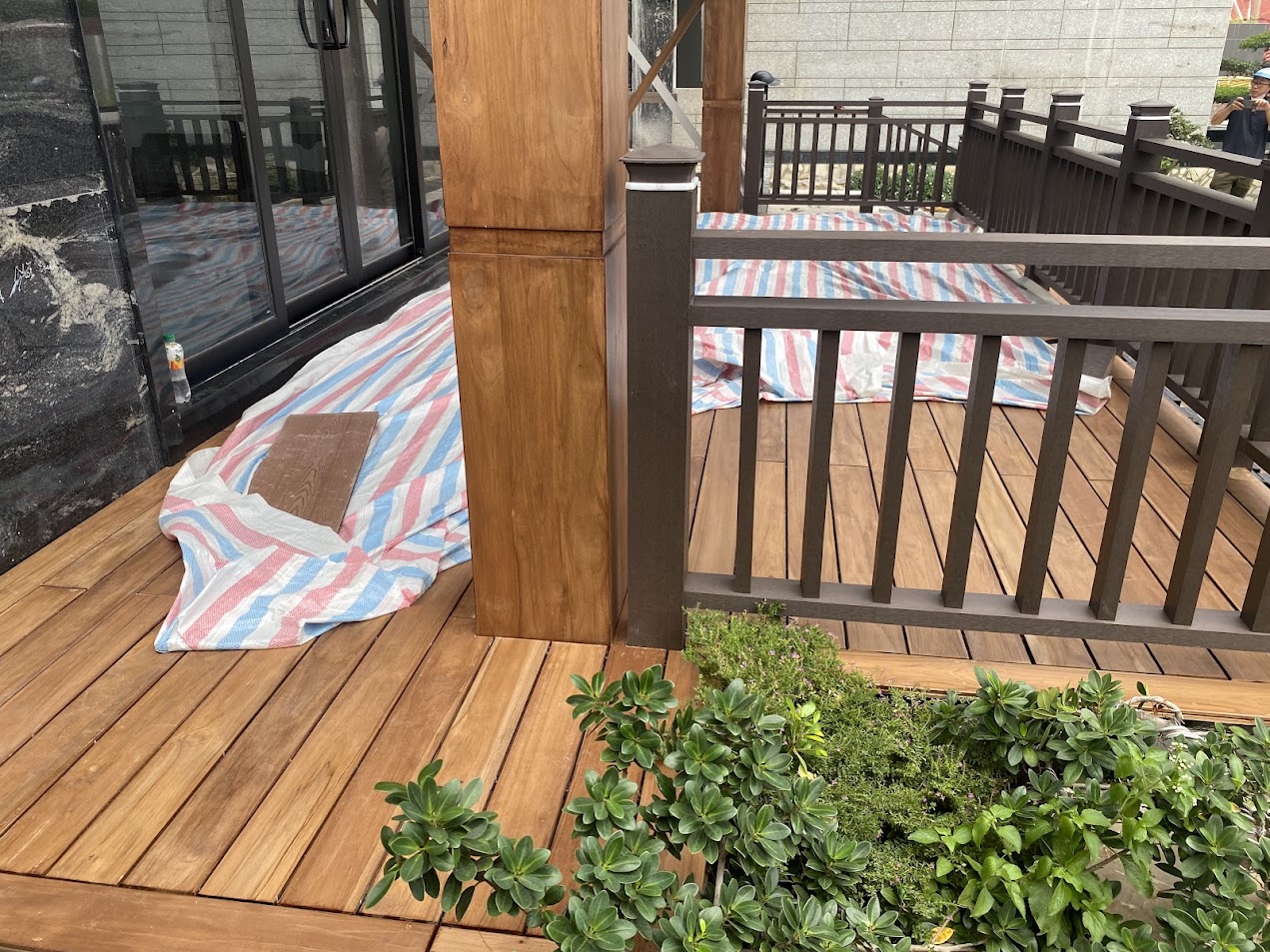 Sàn Teak hoàn thiện tại không gian ngoài trời