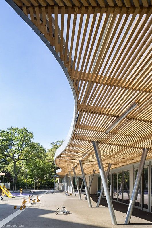 Pergola bo cong với hệ lam che nắng kiến trúc