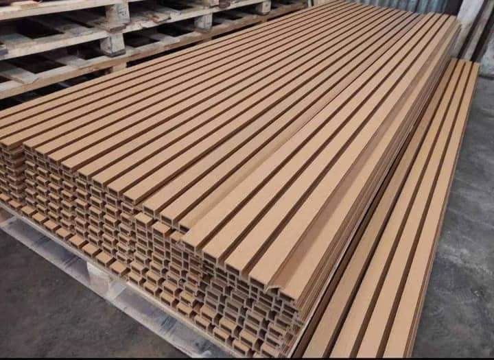 Thanh ốp ngoài trời dạng profile màu nâu