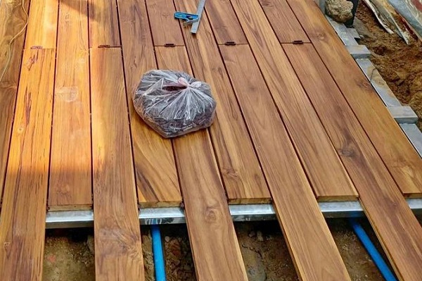 Sàn Teak ngoài trời chịu nắng mưa