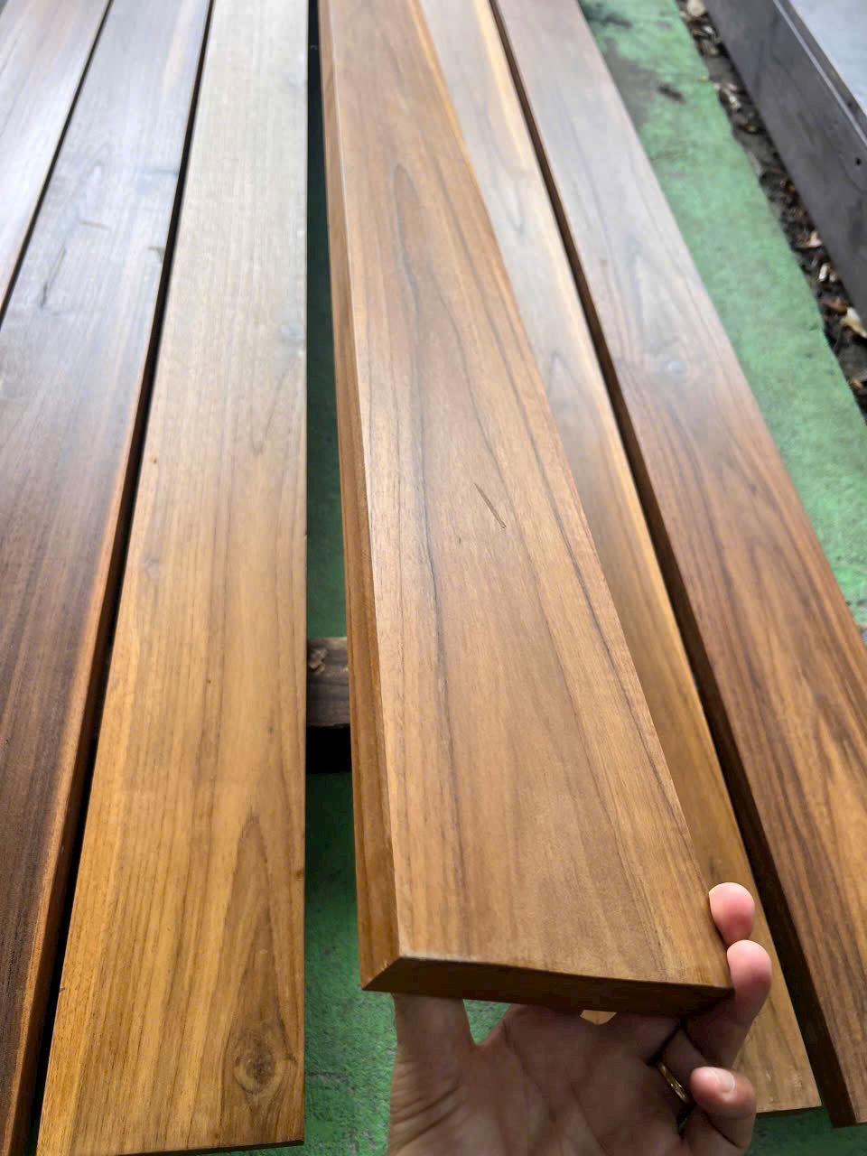 Các thanh Teak bản dài