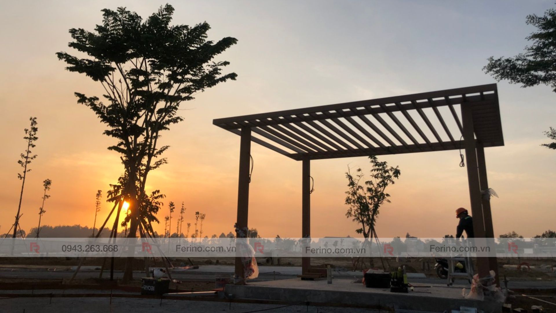 Chi tiết mép mái và hệ cột của chòi sân vườn