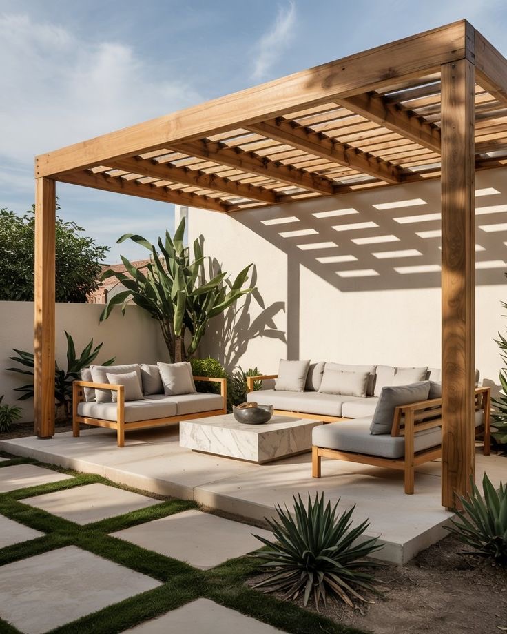 Chi tiết thanh lam pergola và bản mã liên kết nhìn từ dưới mái